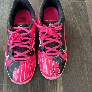 Nike Hyperdiamond 4 Keystone Black/White/Hyper Pink Girls' Softball Cleat size 3